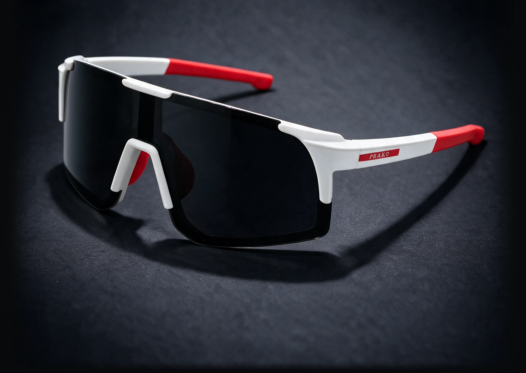 PRAKO Apex Arctic — máscara deportiva integral con marco blanco y lente ahumado